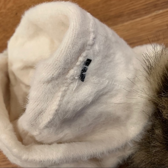 Urban Outfitters white Pom Pom hat - Picture 4 of 4